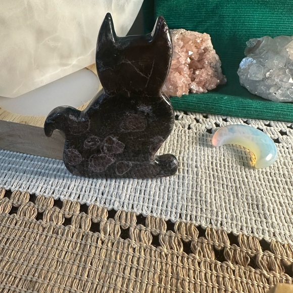 Other - Natural Garnet Cat Carving